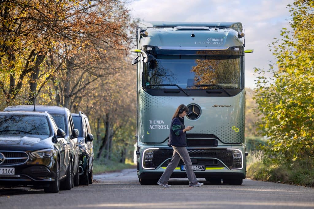 Weiterentwickelt: Active Brake Assist 6 mit Fußgängererkennung und automatischer Bremsung