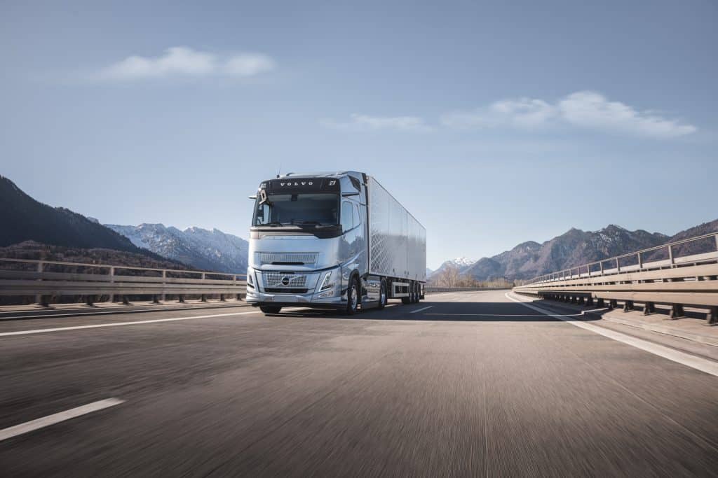 Das Driver Alert Support-System wird Standard sowohl in den schweren Volvo FH (Foto) als auch in den Typen FM, FL und FE.